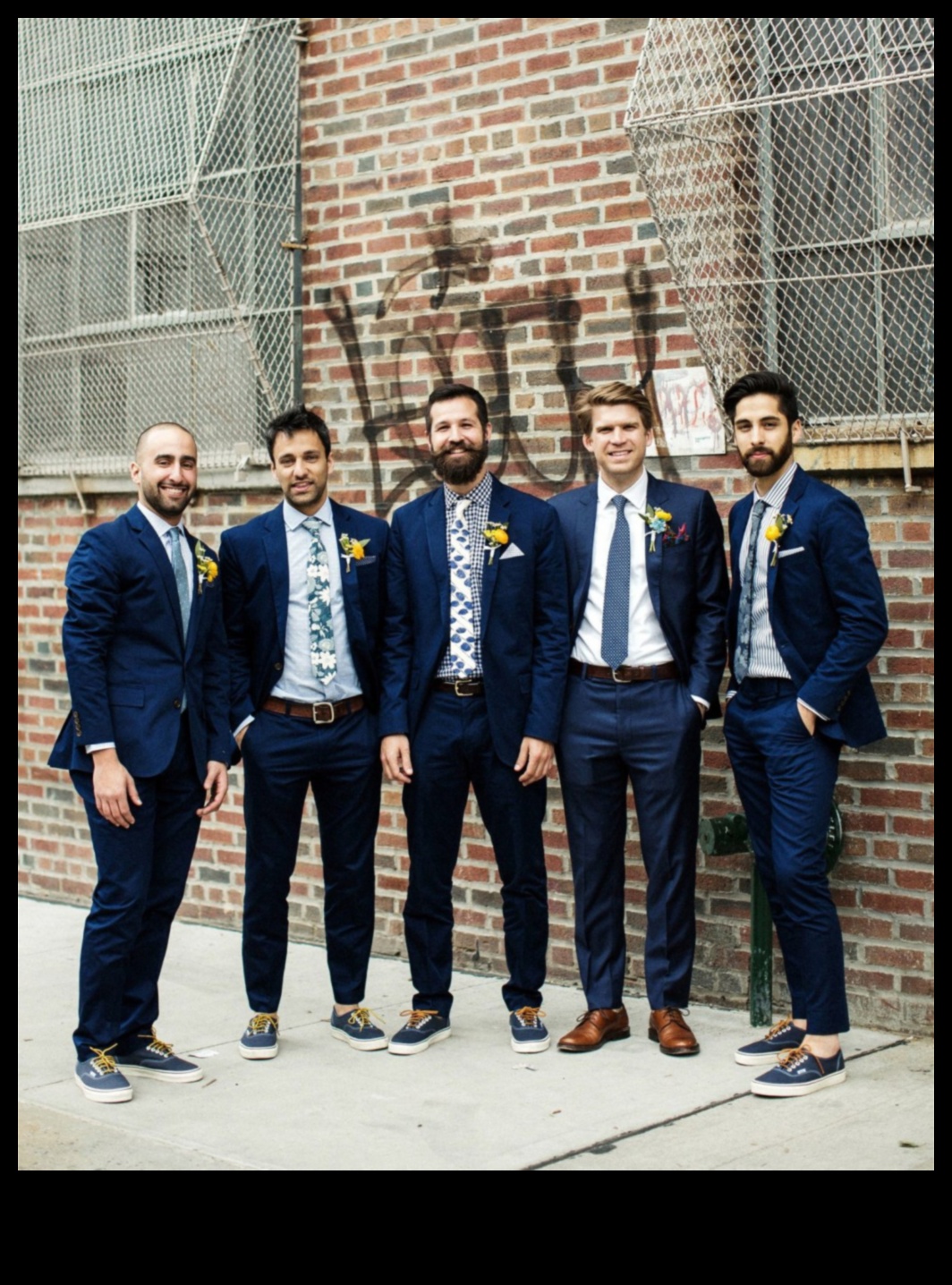 Gludi paziņojumi: Groom's Fashion Marvel