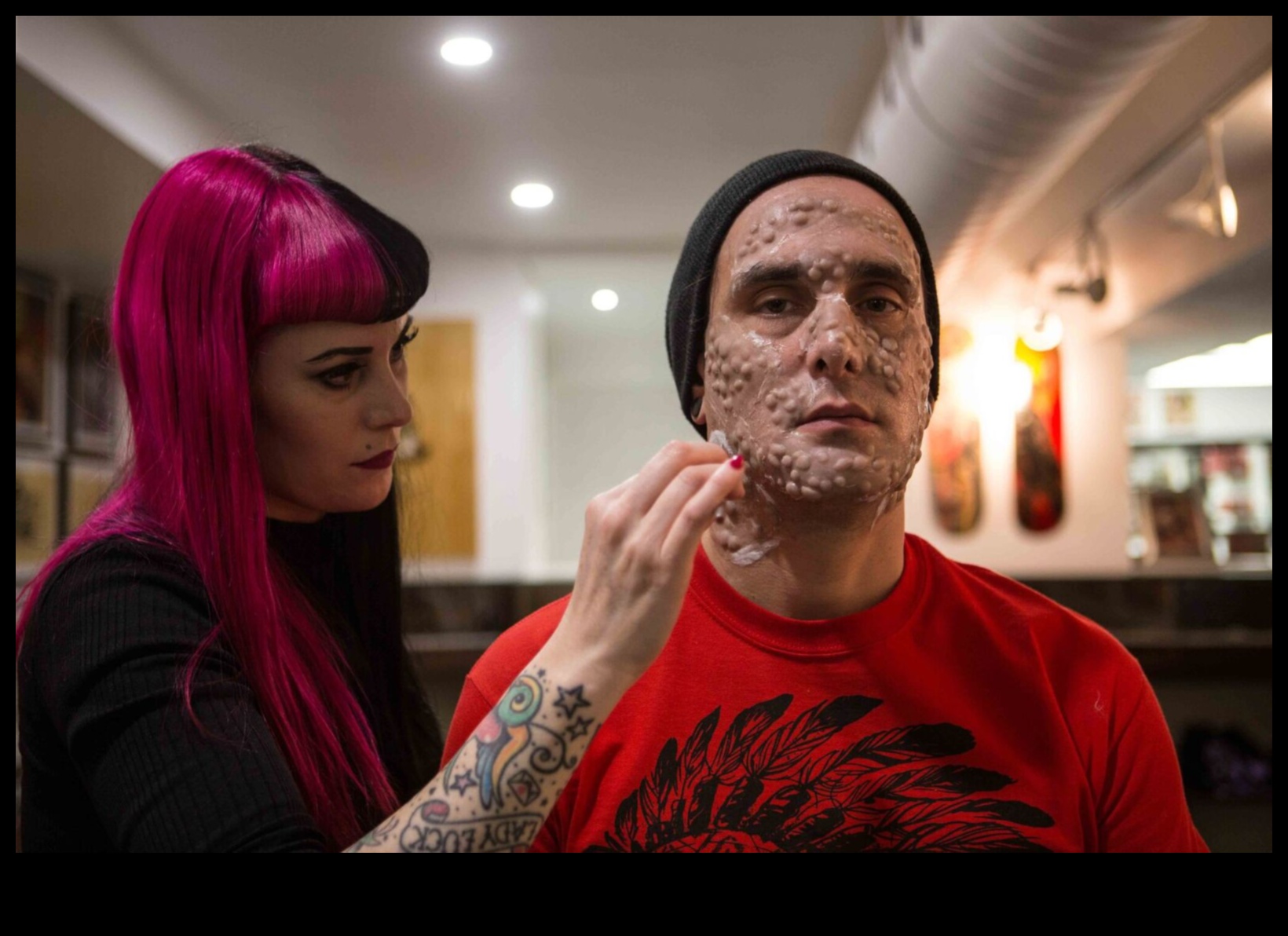 Globālā tinte: Navigācija starp tetovēšanas kultūras savstarpēji saistītajiem pavedieniem