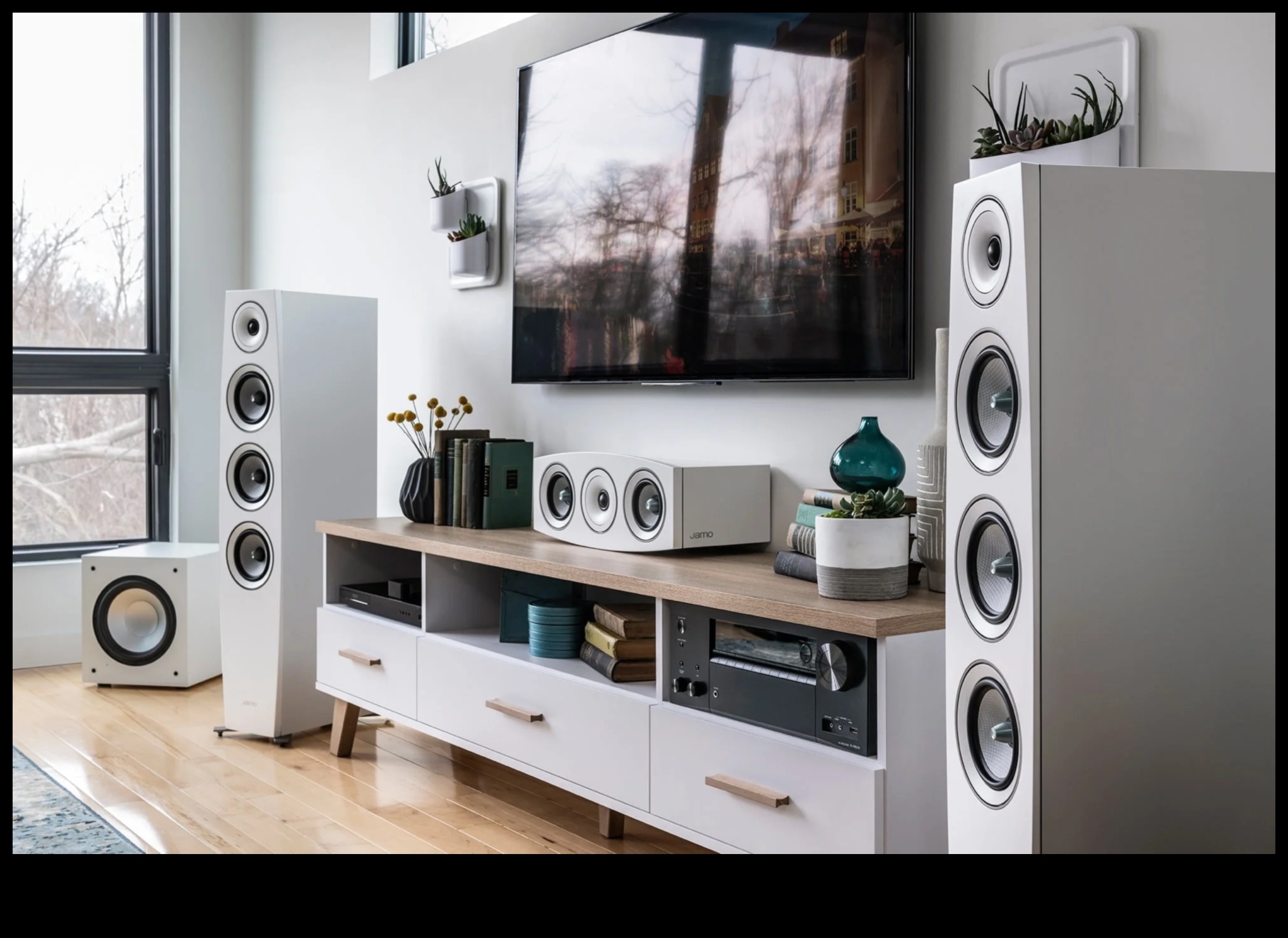 Kino komforts: mājas kinozāles elektronika filmu mīlošiem māju īpašniekiem