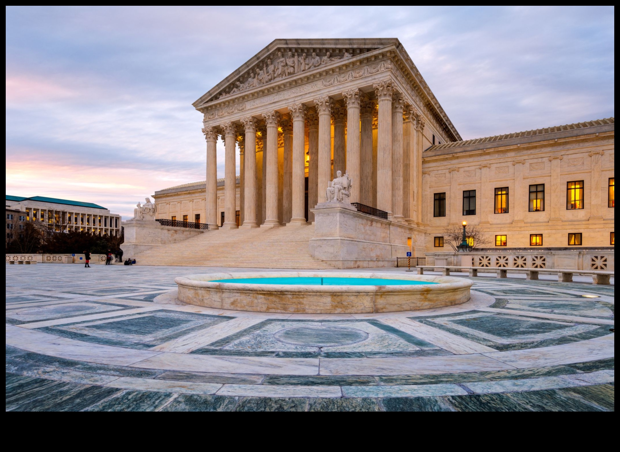 Pilnības pīlāri: arhitektūras ietekme neoklasicisma meistardarbos