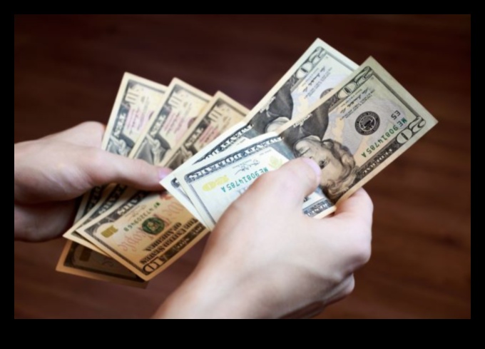 Lēmumi par dolāru: finansiāli fantastiskas finanses