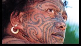 Ādas stāsti: Tetovēšanas kultūras globālās mozaīkas atzīmēšana