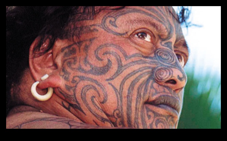 Ādas stāsti: Tetovēšanas kultūras globālās mozaīkas atzīmēšana