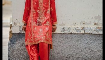 Eleganta hronika: mūžīgu ielūgumu izstrāde