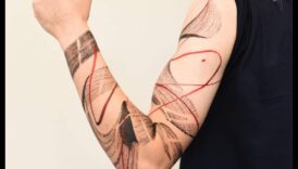 Treknrakstā otas triekas: meistarība treknrakstu tetovējumu stāstos