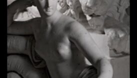 Tēlots staltums: neoklasicisma figūru karaliskā klātbūtne