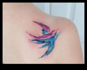 Spilgtas nokrāsas uz ādas: ienirstiet akvareļu tetovējumu pasaulē