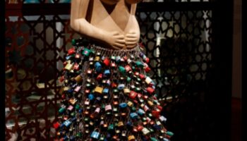 Skulpturālais krāšņums: cilvēka formas transformējošas un mākslinieciskas izpausmes