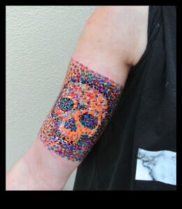 Tintes mozaīkas: apvienojiet intriģējošas tetovējumu dizaina idejas